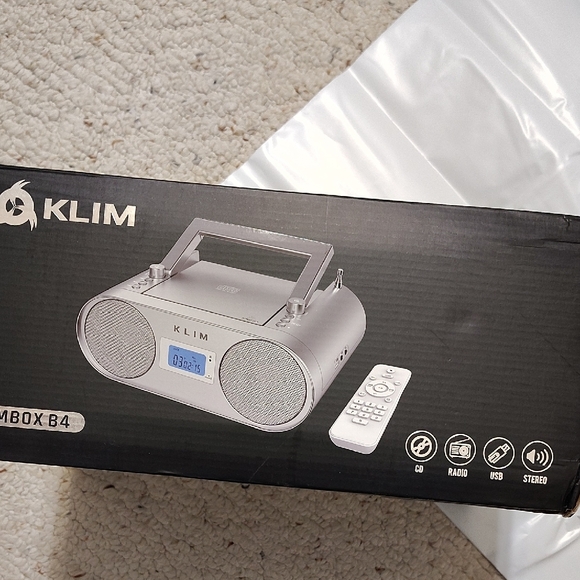 Boombox B4 Silver Portable Audio System - Picture 3 of 3